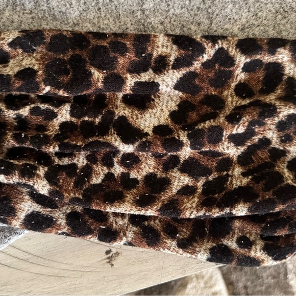 Women’s Sweater • Size Small - Picture 4 of 4